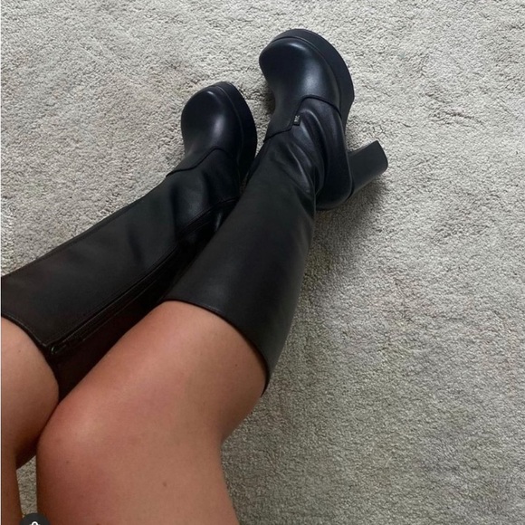 Knee high boots - Picture 2 of 5